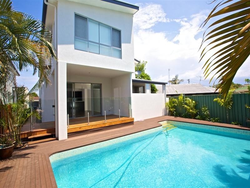 1 and 2/11 Margaroola Avenue, Biggera Waters QLD 4216