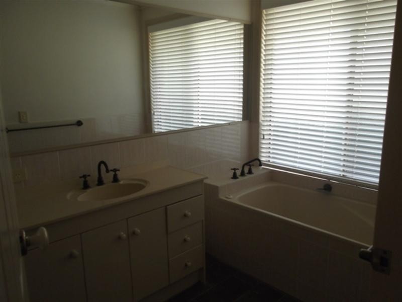 28 Akoonah Street, Hope Island QLD 4212