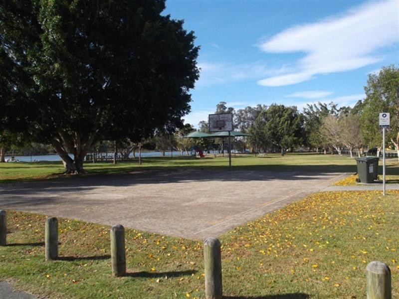 28 Akoonah Street, Hope Island QLD 4212