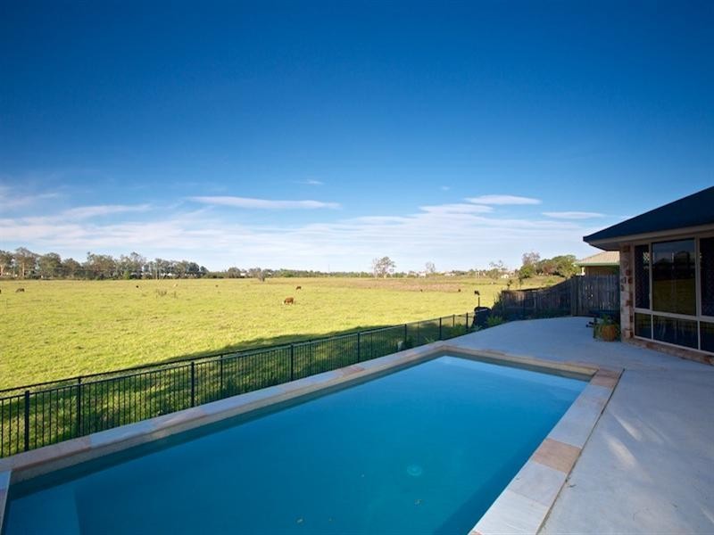 37 Blueash Crescent, Oxenford QLD 4210