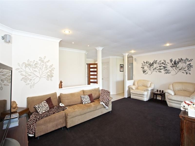 37 Blueash Crescent, Oxenford QLD 4210