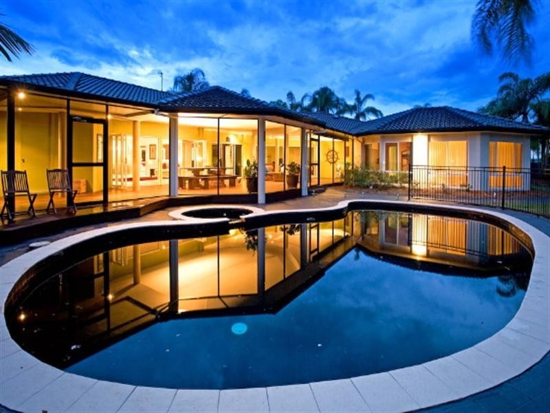 18-20 Nirvana Court, Runaway Bay QLD 4216