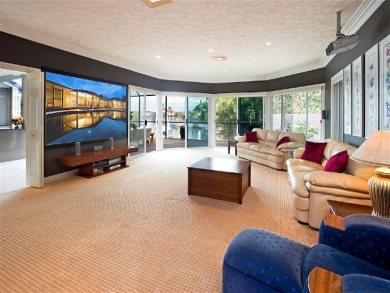 18-20 Nirvana Court, Runaway Bay QLD 4216