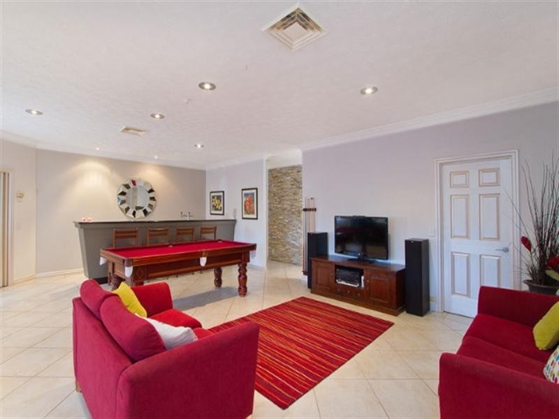 18-20 Nirvana Court, Runaway Bay QLD 4216