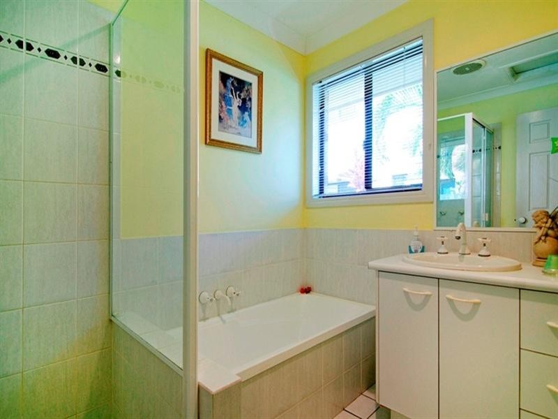 10 Thyme Court, Runaway Bay QLD 4216