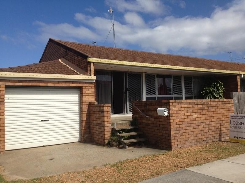 2/4 Rosalind Avenue, Paradise Point QLD 4216