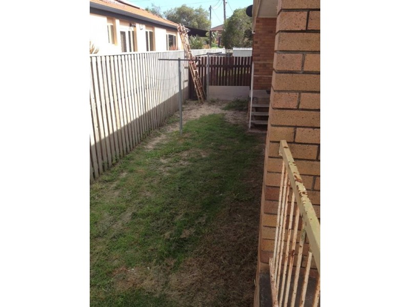 2/4 Rosalind Avenue, Paradise Point QLD 4216