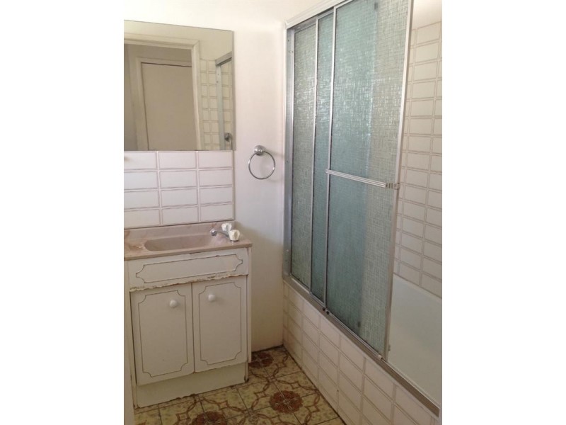 2/4 Rosalind Avenue, Paradise Point QLD 4216