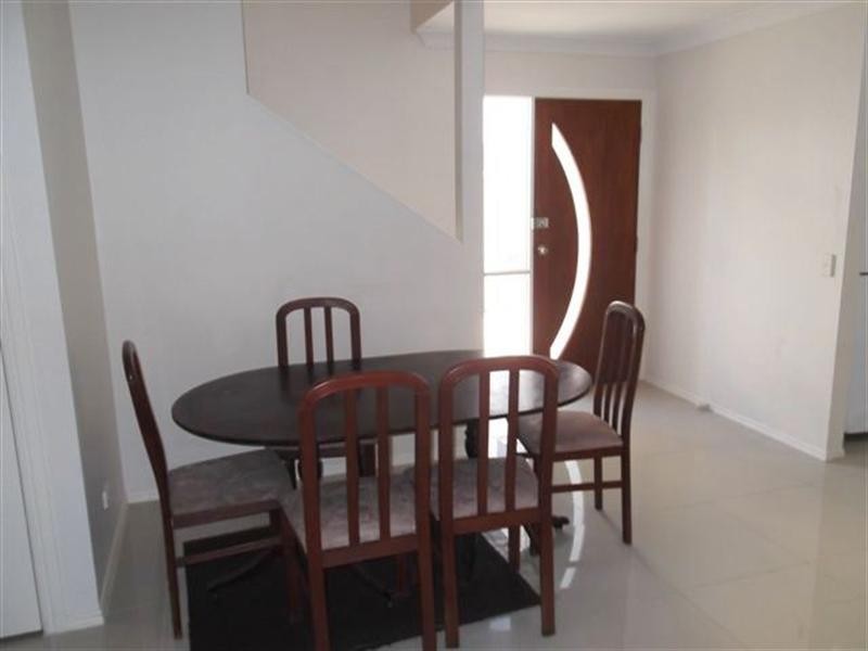 2/142 Frank Street, Labrador QLD 4215