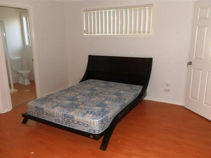 2/142 Frank Street, Labrador QLD 4215