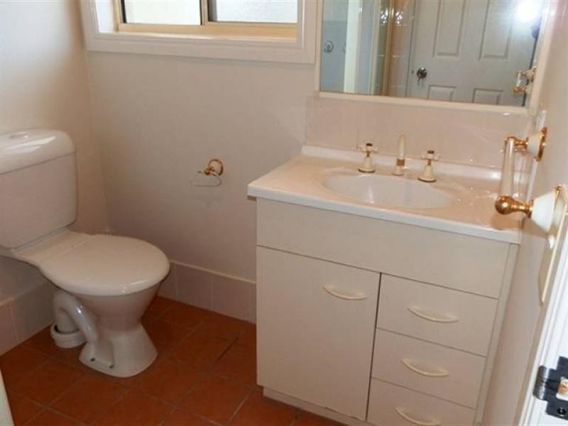 2/142 Frank Street, Labrador QLD 4215