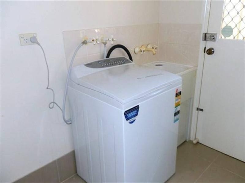 2/142 Frank Street, Labrador QLD 4215