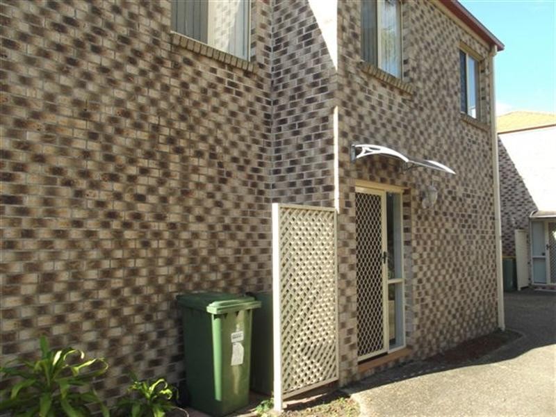 2/142 Frank Street, Labrador QLD 4215