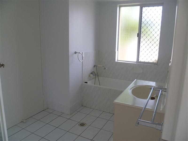 6/65 Bayview Street, Runaway Bay QLD 4216