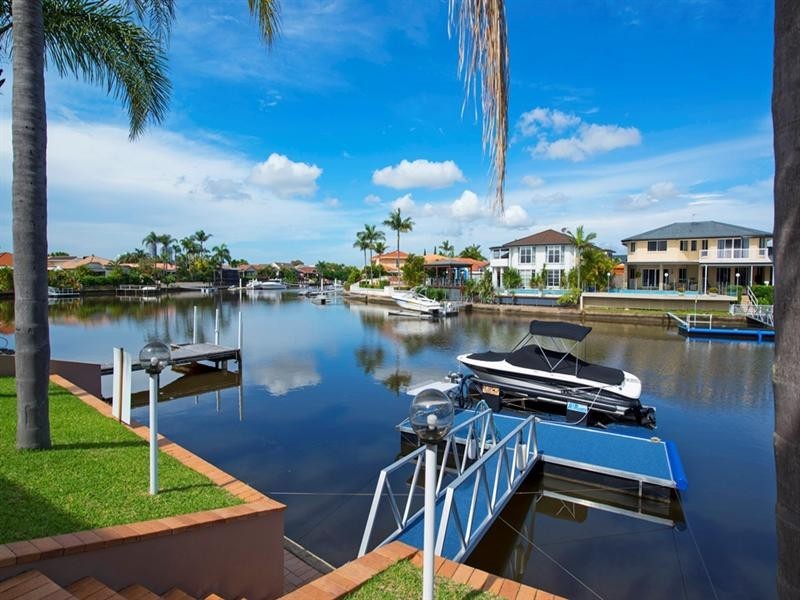 52 Pebble Beach Drive, Runaway Bay QLD 4216