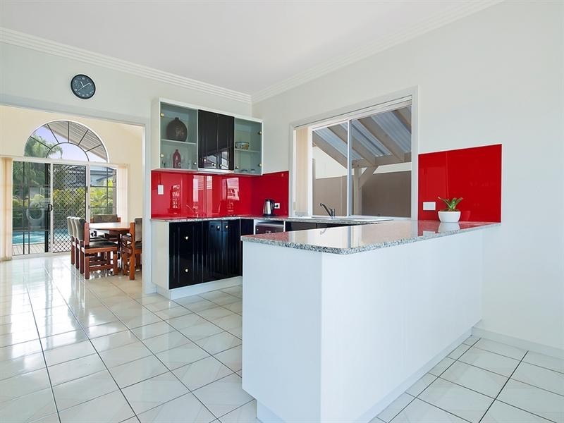 52 Pebble Beach Drive, Runaway Bay QLD 4216
