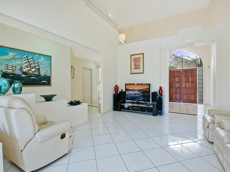 52 Pebble Beach Drive, Runaway Bay QLD 4216