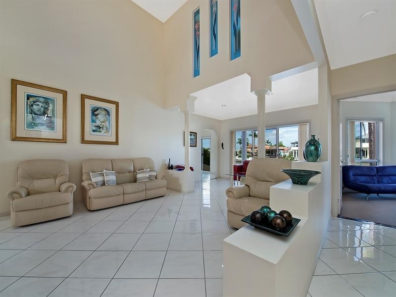 52 Pebble Beach Drive, Runaway Bay QLD 4216