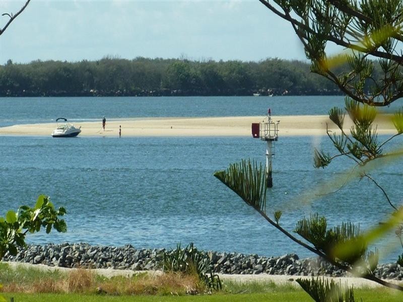 2/12 Oatland Esplanade, Runaway Bay QLD 4216