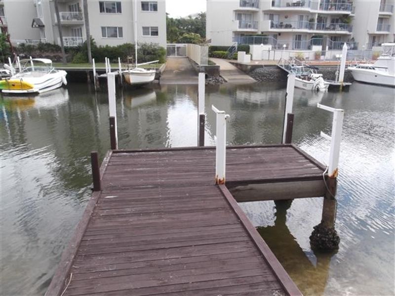 2/12 Oatland Esplanade, Runaway Bay QLD 4216