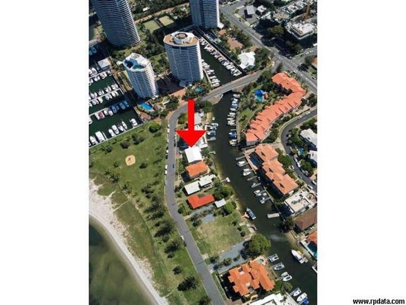 2/12 Oatland Esplanade, Runaway Bay QLD 4216