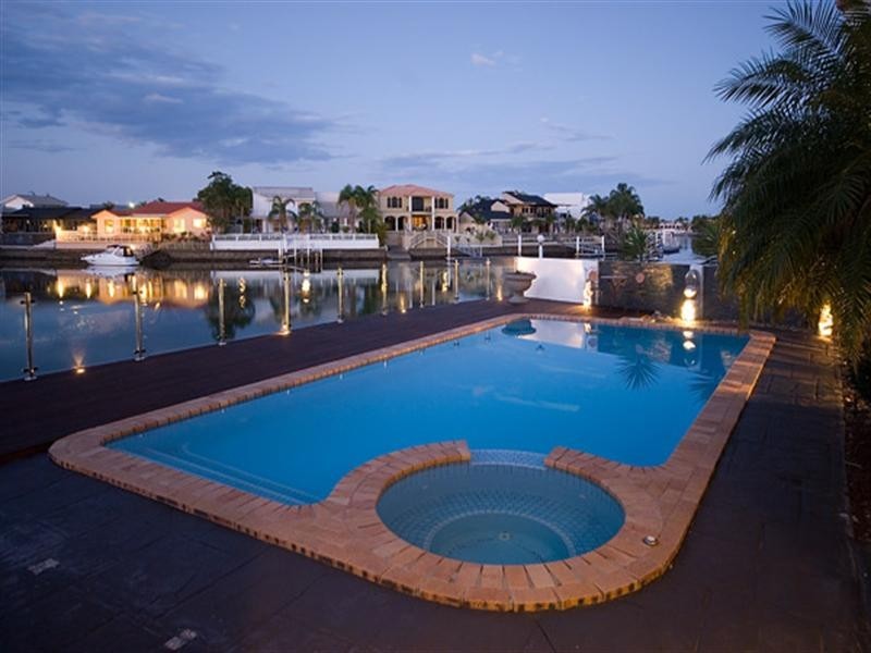 166 Sundance Way, Runaway Bay QLD 4216