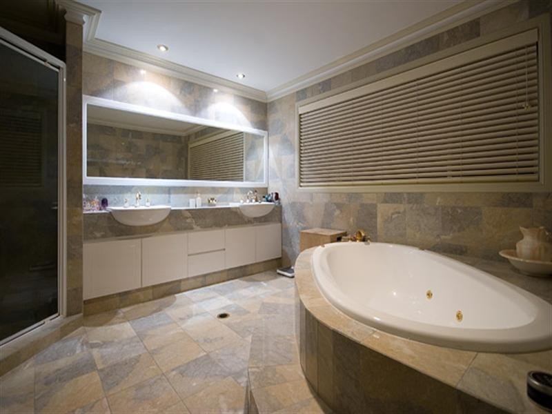 166 Sundance Way, Runaway Bay QLD 4216