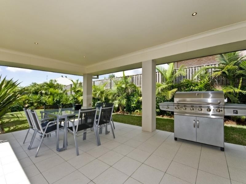 27 Mellum Circuit, Pacific Pines QLD 4211