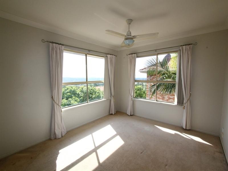 1/76 Kincaid Drive, Highland Park QLD 4211