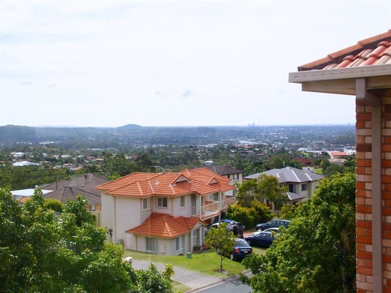 1/76 Kincaid Drive, Highland Park QLD 4211