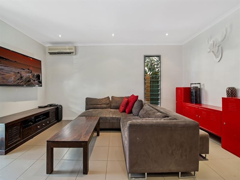 55 Nalkari Street, Coombabah QLD 4216