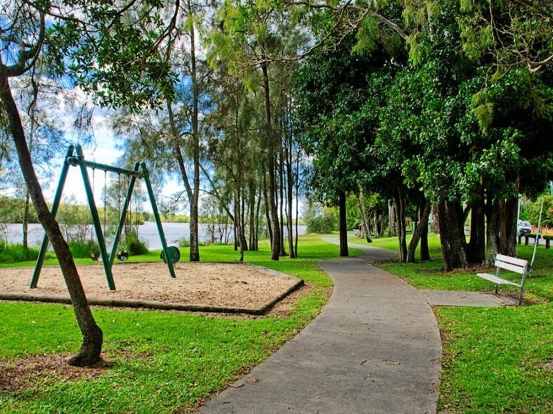 55 Nalkari Street, Coombabah QLD 4216