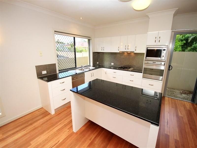 1/82 Slatyer Avenue, Bundall QLD 4217