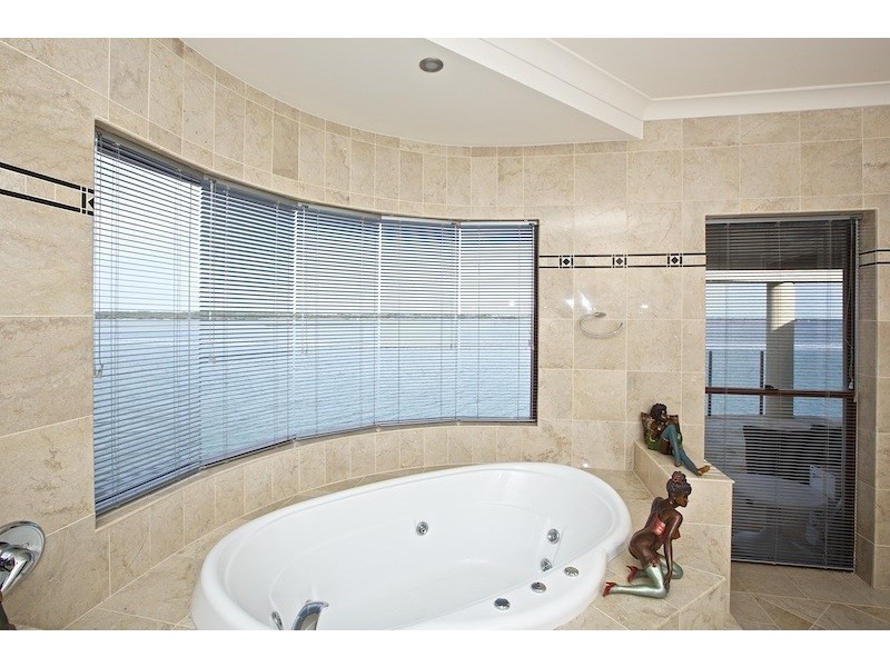 37 King Arthurs, Sovereign Islands QLD 4216