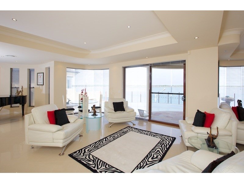 37 King Arthurs, Sovereign Islands QLD 4216