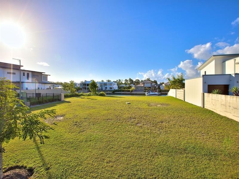 21 Middle Quay Drive, Biggera Waters QLD 4216