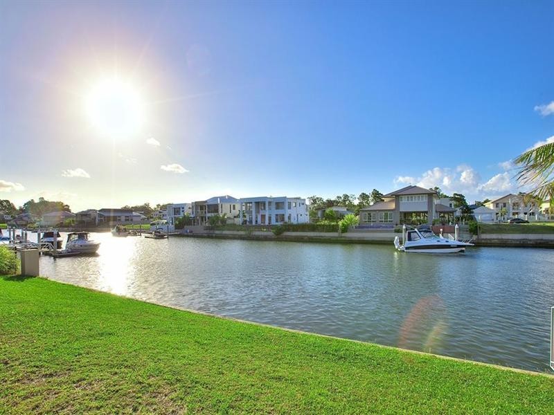 21 Middle Quay Drive, Biggera Waters QLD 4216