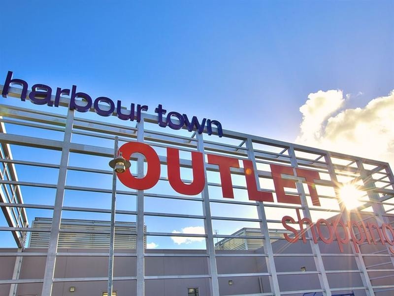 21 Middle Quay Drive, Biggera Waters QLD 4216