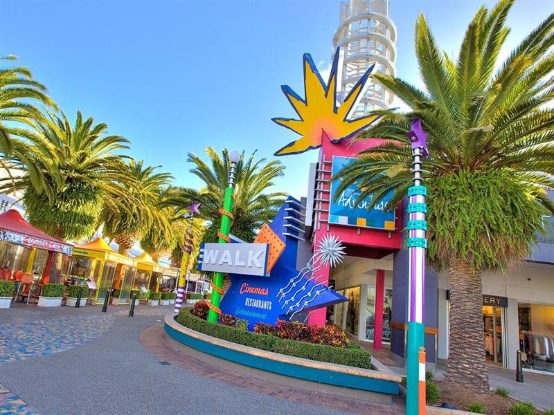 21 Middle Quay Drive, Biggera Waters QLD 4216