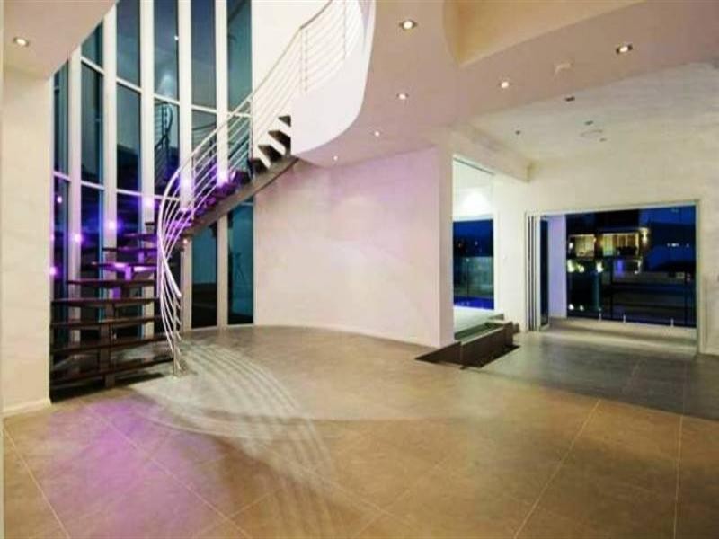 25 Knightsbridge Parade, Sovereign Islands QLD 4216