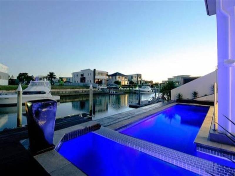 25 Knightsbridge Parade, Sovereign Islands QLD 4216