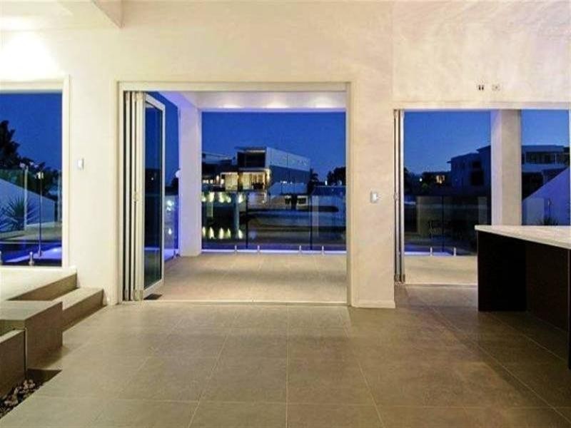 25 Knightsbridge Parade, Sovereign Islands QLD 4216