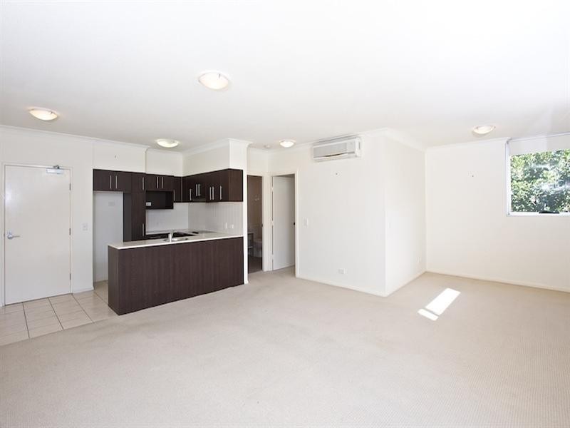 18/5 Carey Lane, Southport QLD 4215