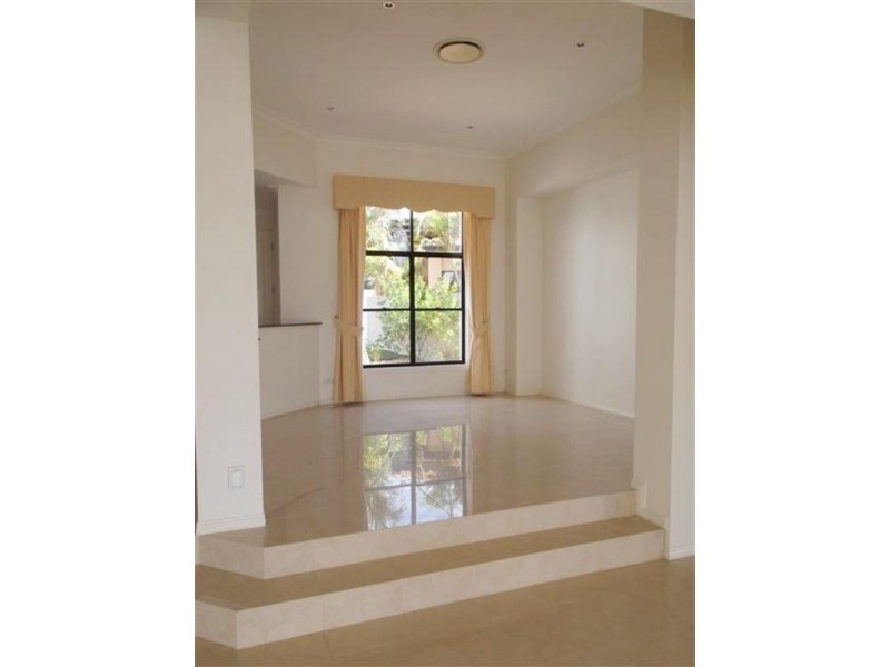 3 The Peninsula, Sovereign Islands QLD 4216
