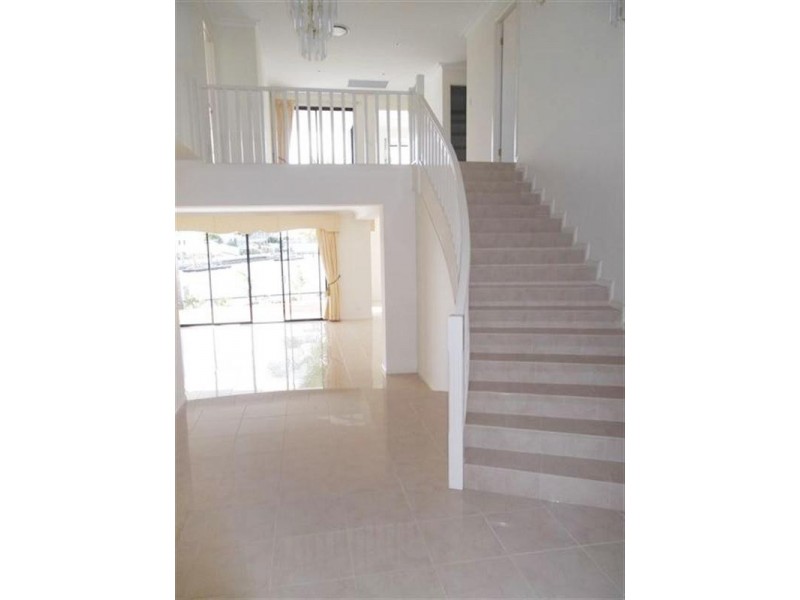 3 The Peninsula, Sovereign Islands QLD 4216