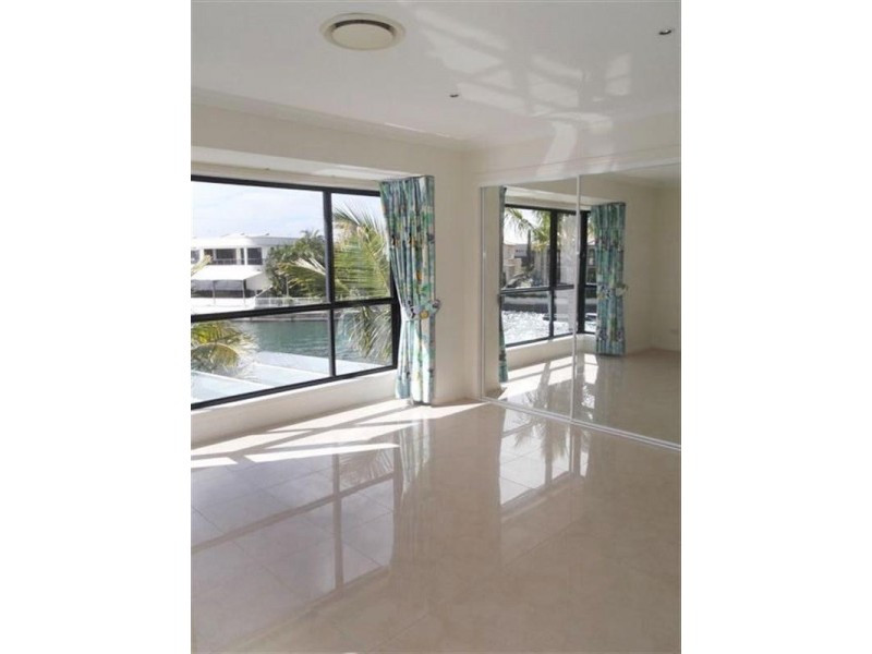 3 The Peninsula, Sovereign Islands QLD 4216