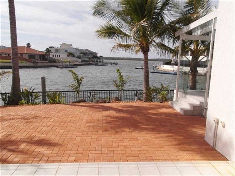 3 The Peninsula, Sovereign Islands QLD 4216