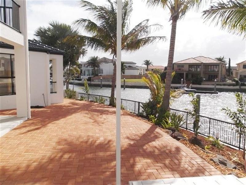 3 The Peninsula, Sovereign Islands QLD 4216