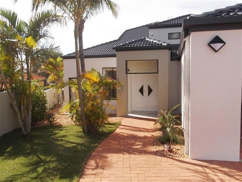 3 The Peninsula, Sovereign Islands QLD 4216