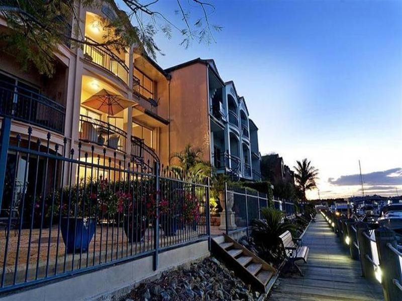 43 John Lund Drive, Hope Island QLD 4212